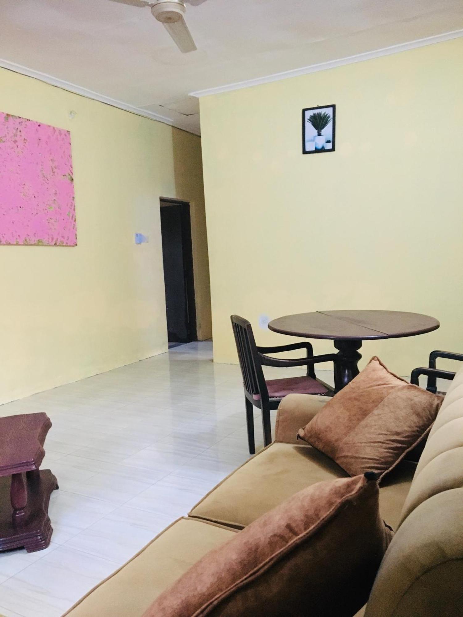 Serenity Homestay Дар-эс-Саламе Экстерьер фото