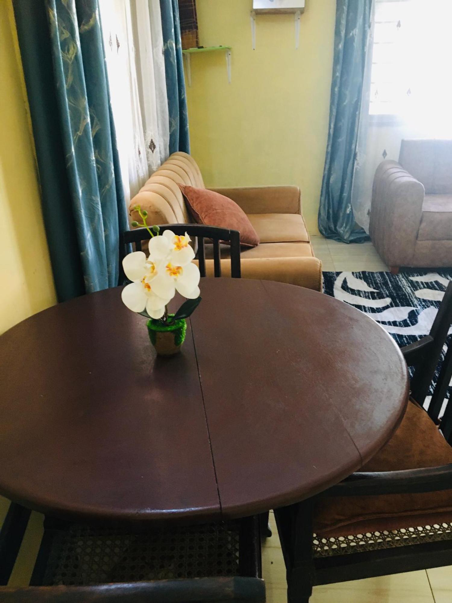 Serenity Homestay Дар-эс-Саламе Экстерьер фото