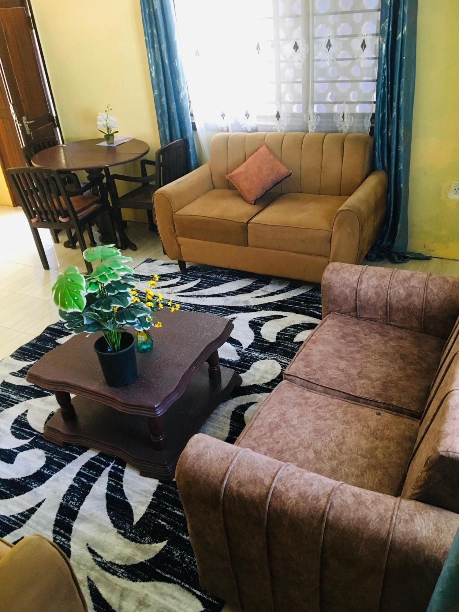 Serenity Homestay Дар-эс-Саламе Экстерьер фото