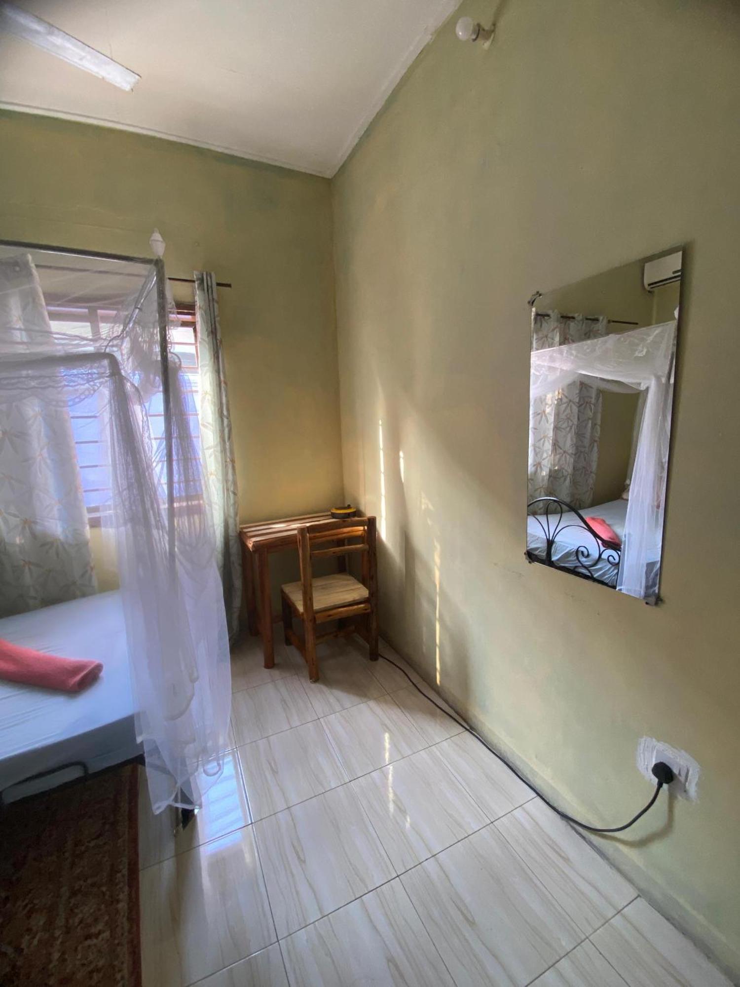 Serenity Homestay Дар-эс-Саламе Экстерьер фото