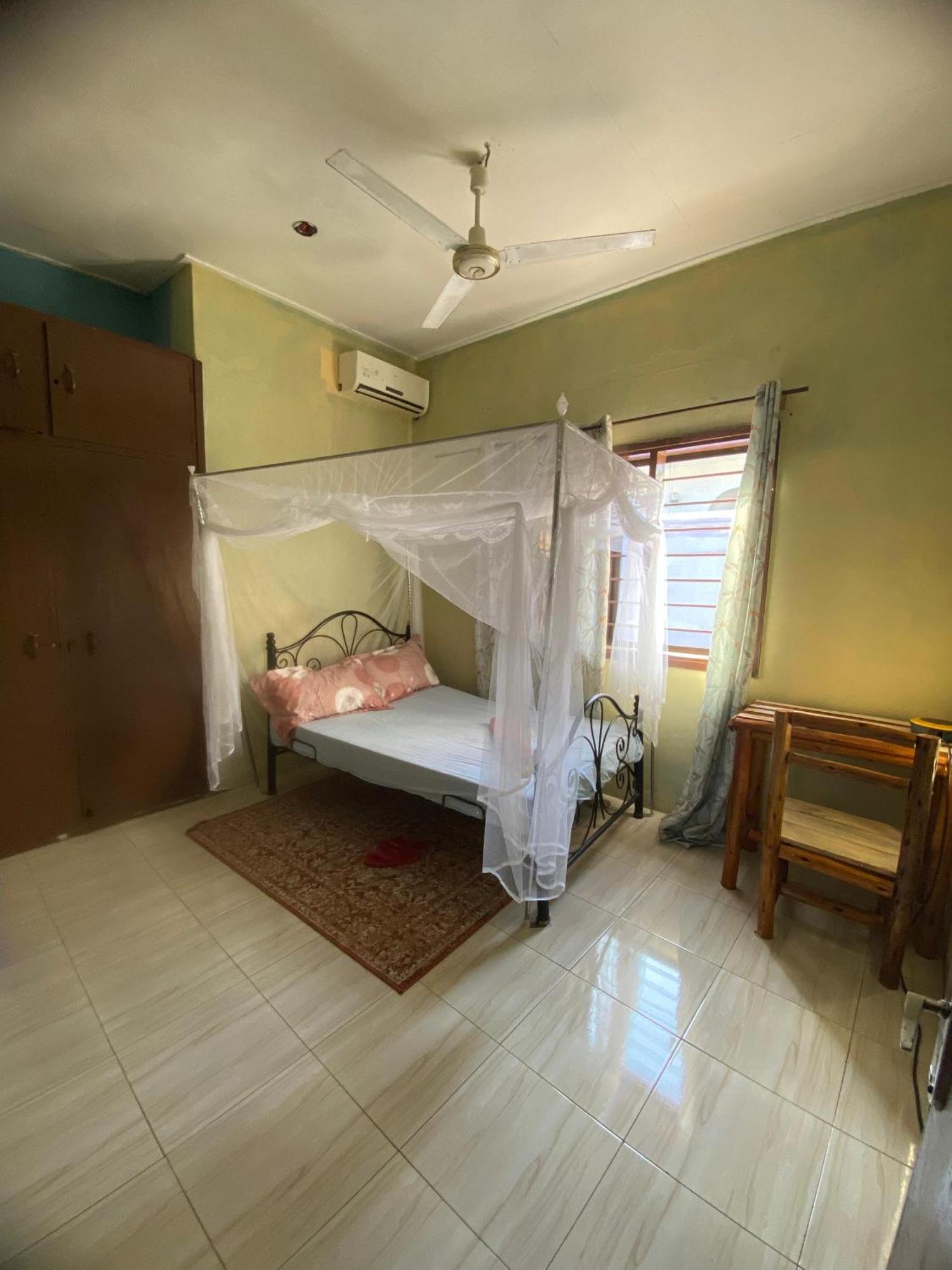 Serenity Homestay Дар-эс-Саламе Экстерьер фото